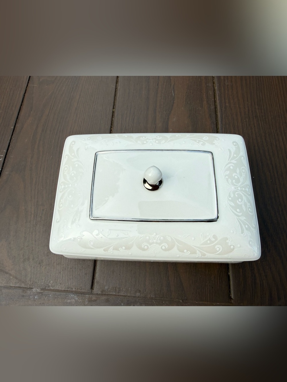 Lenox White Ceramic trinket jewelry box with Silver Accent new